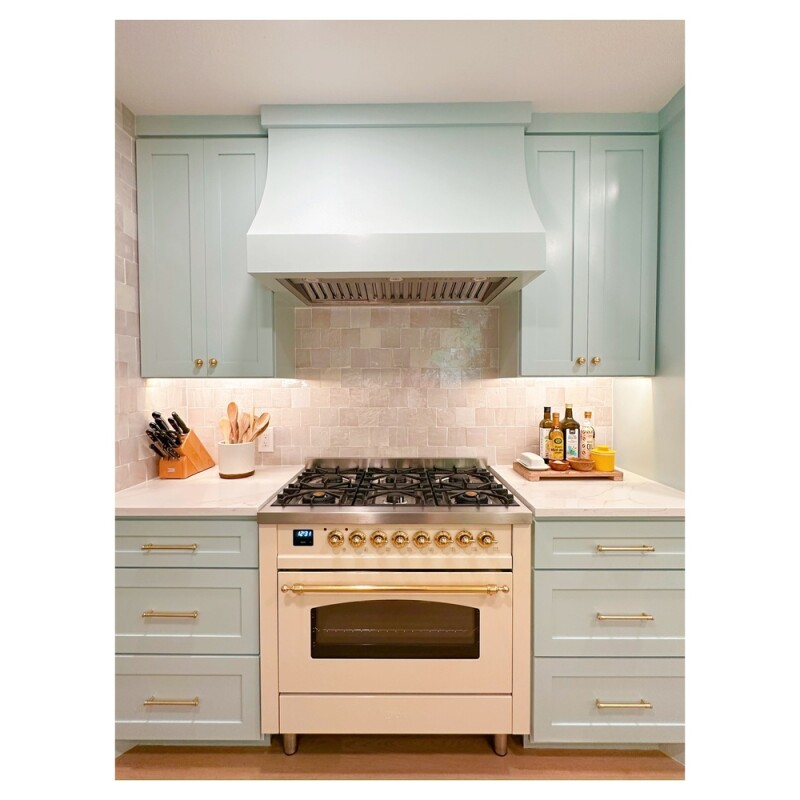 Nostalgie II 36 inch Dual Fuel Range with 6 Burners and Griddle UP36FNMPAWB