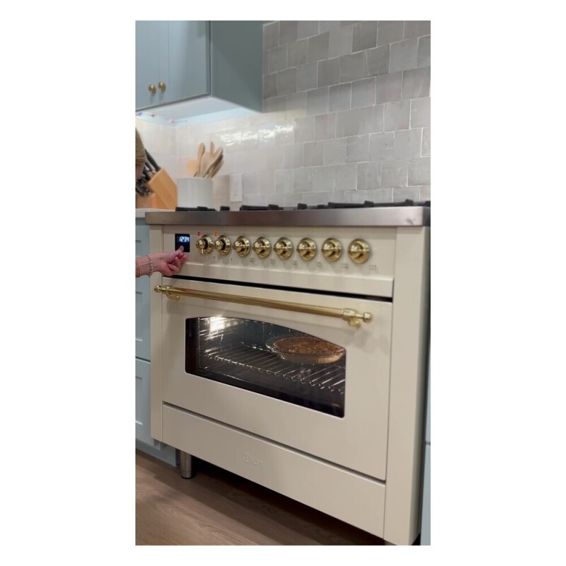 Nostalgie II 36 inch Dual Fuel Range with 6 Burners and Griddle UP36FNMPAWBLP