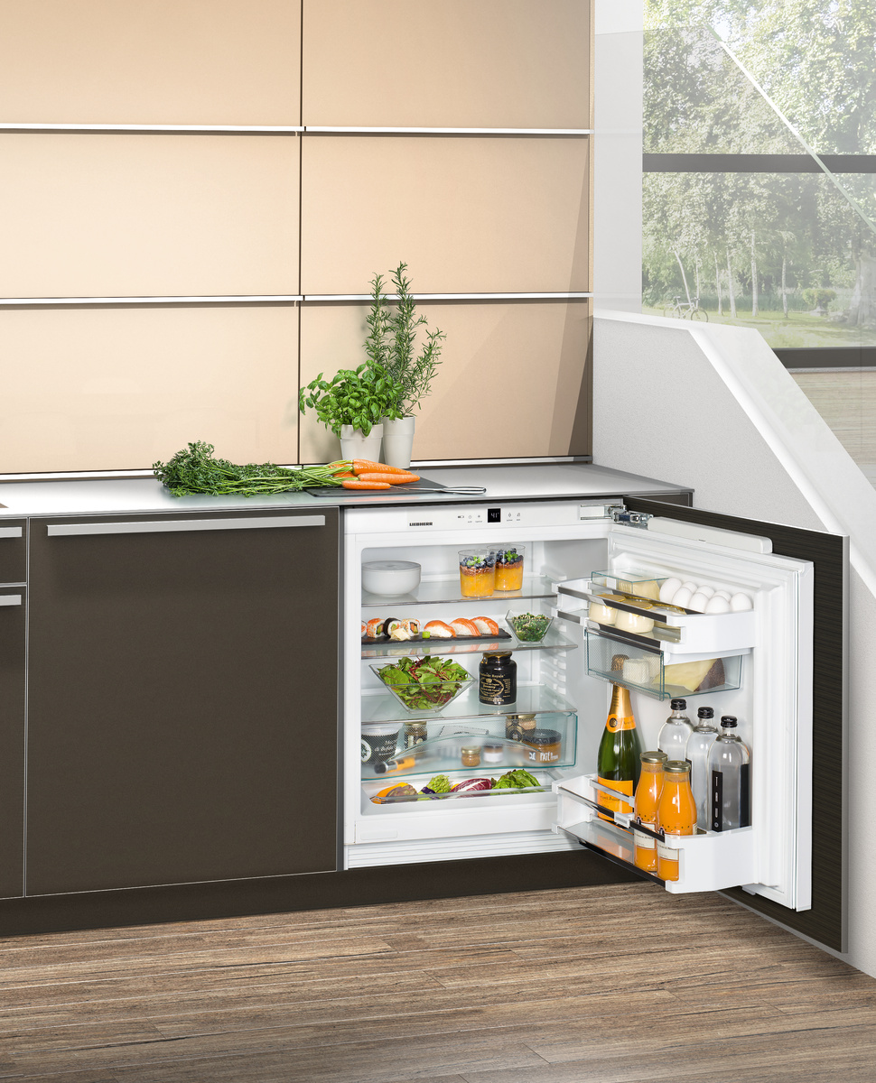 Under-worktop refrigerator for integrated use UR500