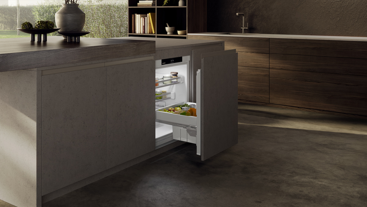 Refrigerator suitable for undercounter installation, Pull-out Hinged URP3653
