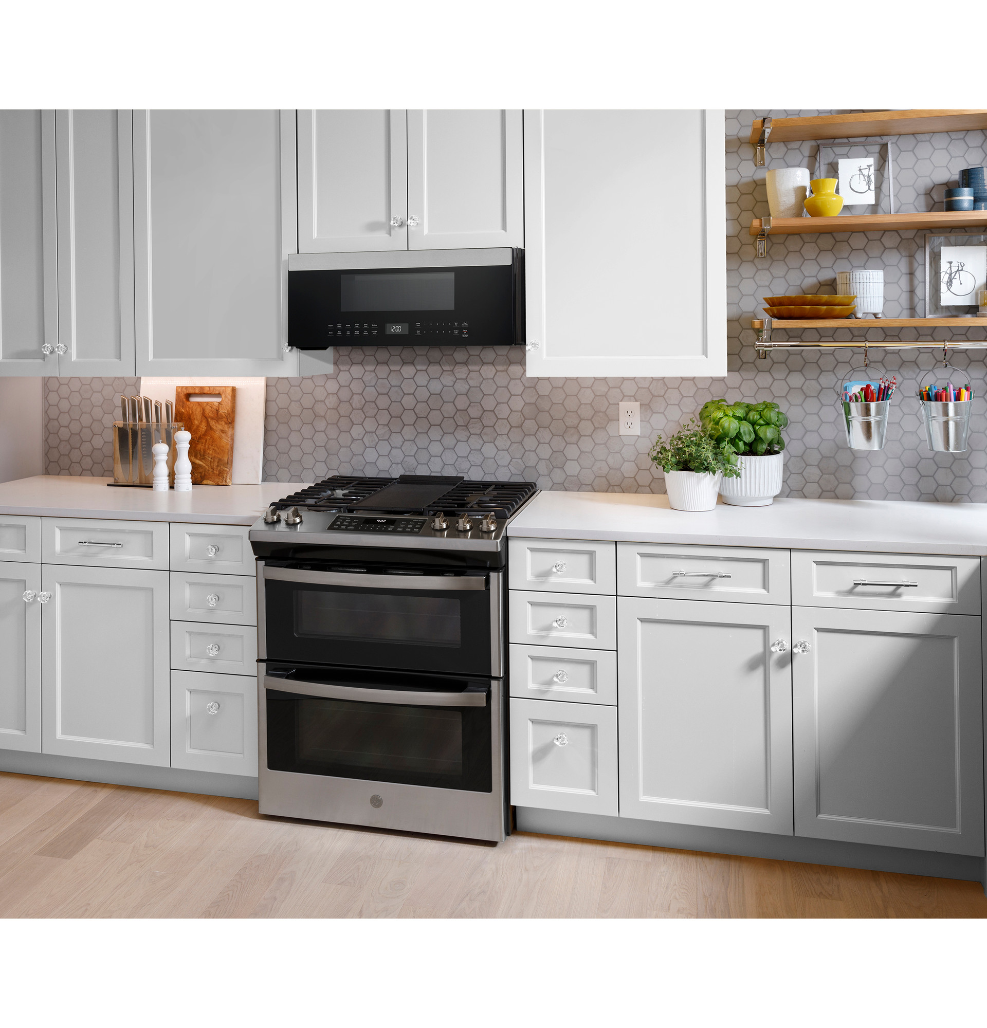 1.2 Cu. Ft. Over-the-range Low Profile Sensor Microwave Oven UVM9125STSS