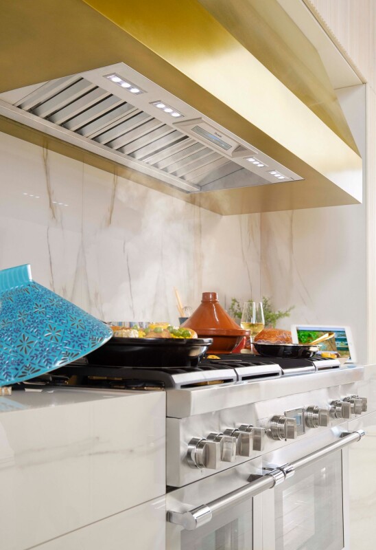 Professional Low-Profile Wall Hood VCIN54GWS