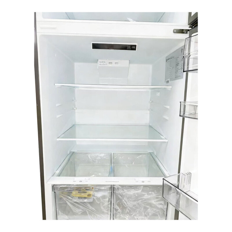 33 inch Top Freezer Refrigerator with 24 cu. ft. Total Capacity, Reversible Doors, Recessed Handle, Energy Star VEFTF3324RBK