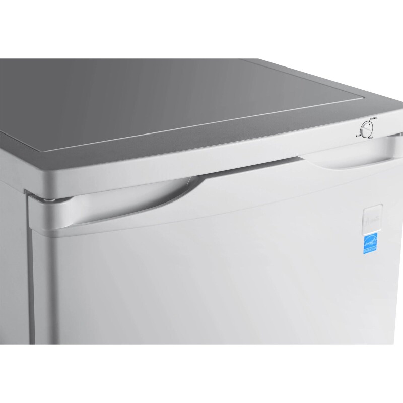 Avanti 5.8 cu. ft. Vertical Freezer VFM58B0W, product image 3 of 5