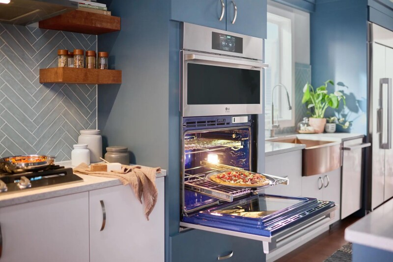 LG STUDIO 1.7/4.7 cu. ft. Combination Double Wall Oven with Air Fry view 6