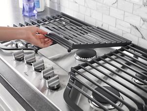 30 inch 5 Burner Gas Cooktop with EZ-2-Lift Hinged Cast-Iron Grates WCG97US0DS, product image 9 of 12
