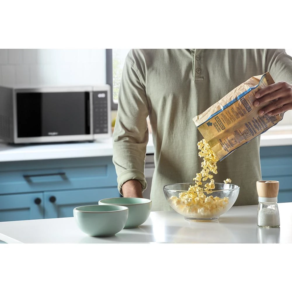 0.7 cu. ft. White Countertop Microwave With Steam Clean - 700 watt view 6
