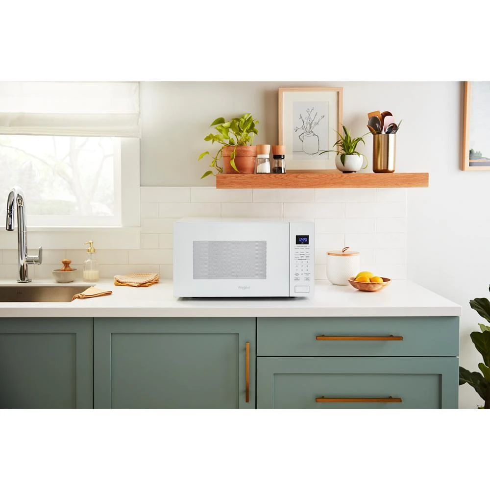 2.2 cu. ft. Sensor Cooking Microwave WMCS7024SW