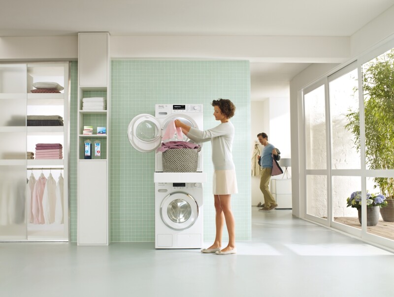 Washer‑dryer stacking kit with integrated drawer for a particularly convenient washer-dryer stack. WTV512