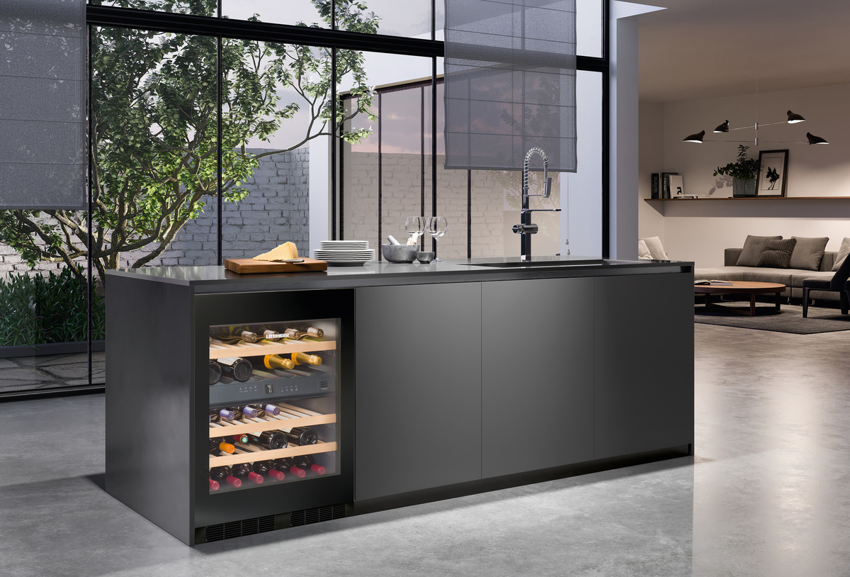 Built-under multi-temperature wine fridge WUGB3400