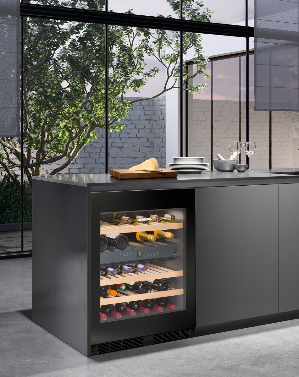 Built-under multi-temperature wine fridge WUGB3400