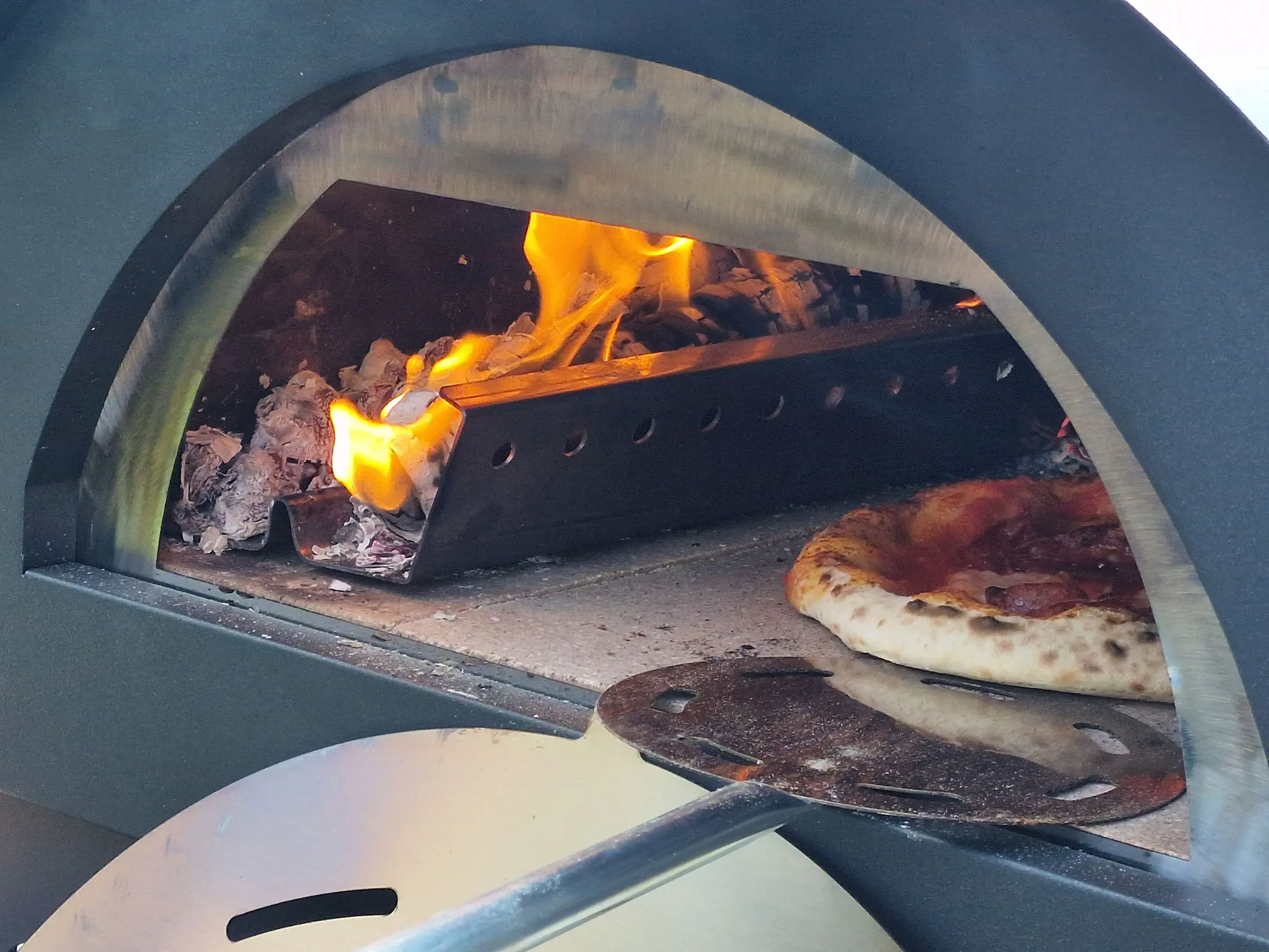 Tabletop 24" x 16" Wood-Fired Oven in Carbona (Black) view 4