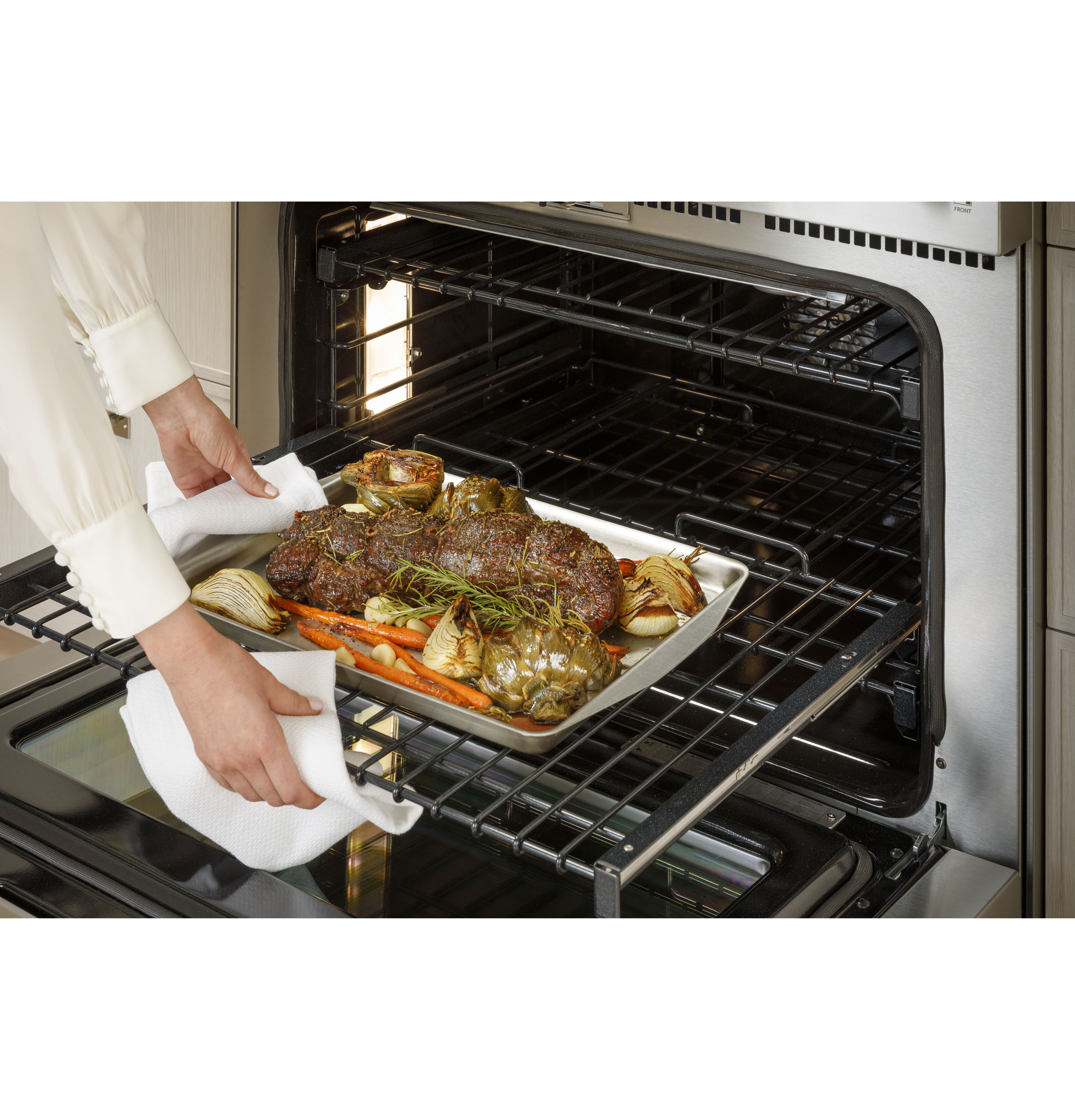 Monogram 36" Dual-Fuel Professional Range with 6 Burners ZDP366NTSS