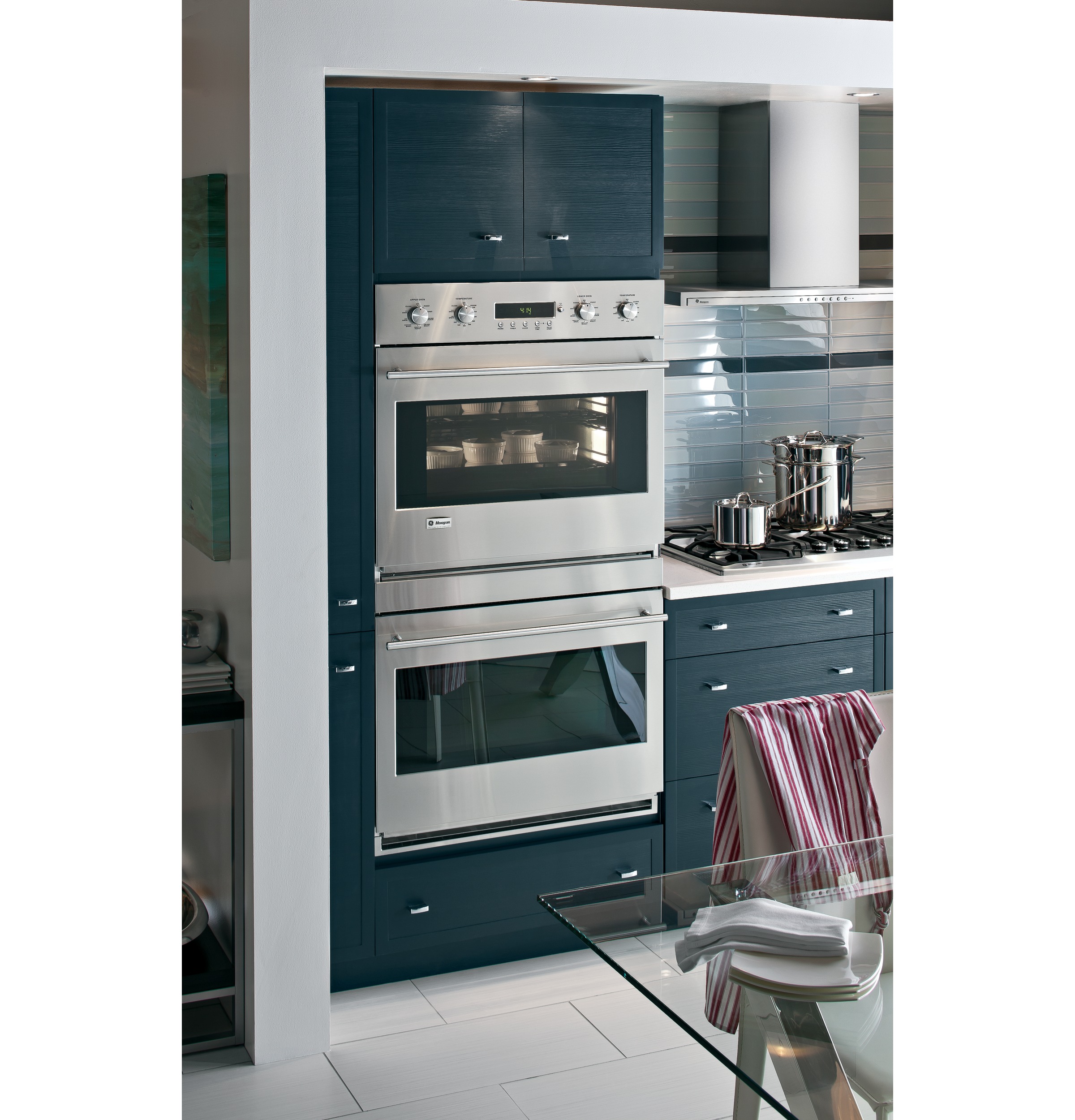 GE Monogram® 30" Built-In Electronic Convection Double Wall Oven view 8