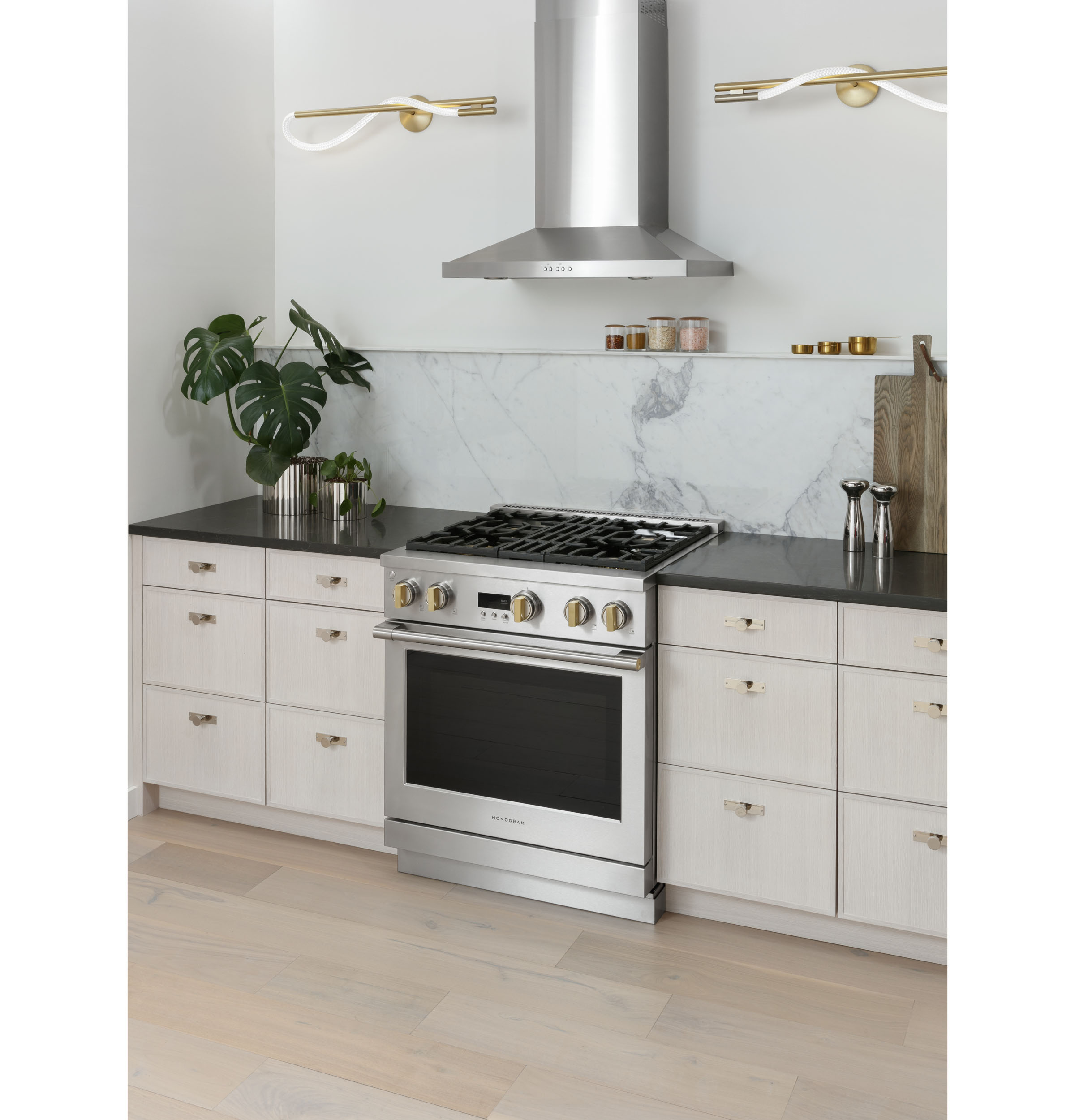 Monogram 30" All Gas Professional Range with 4 Burners ZGP304NTSS
