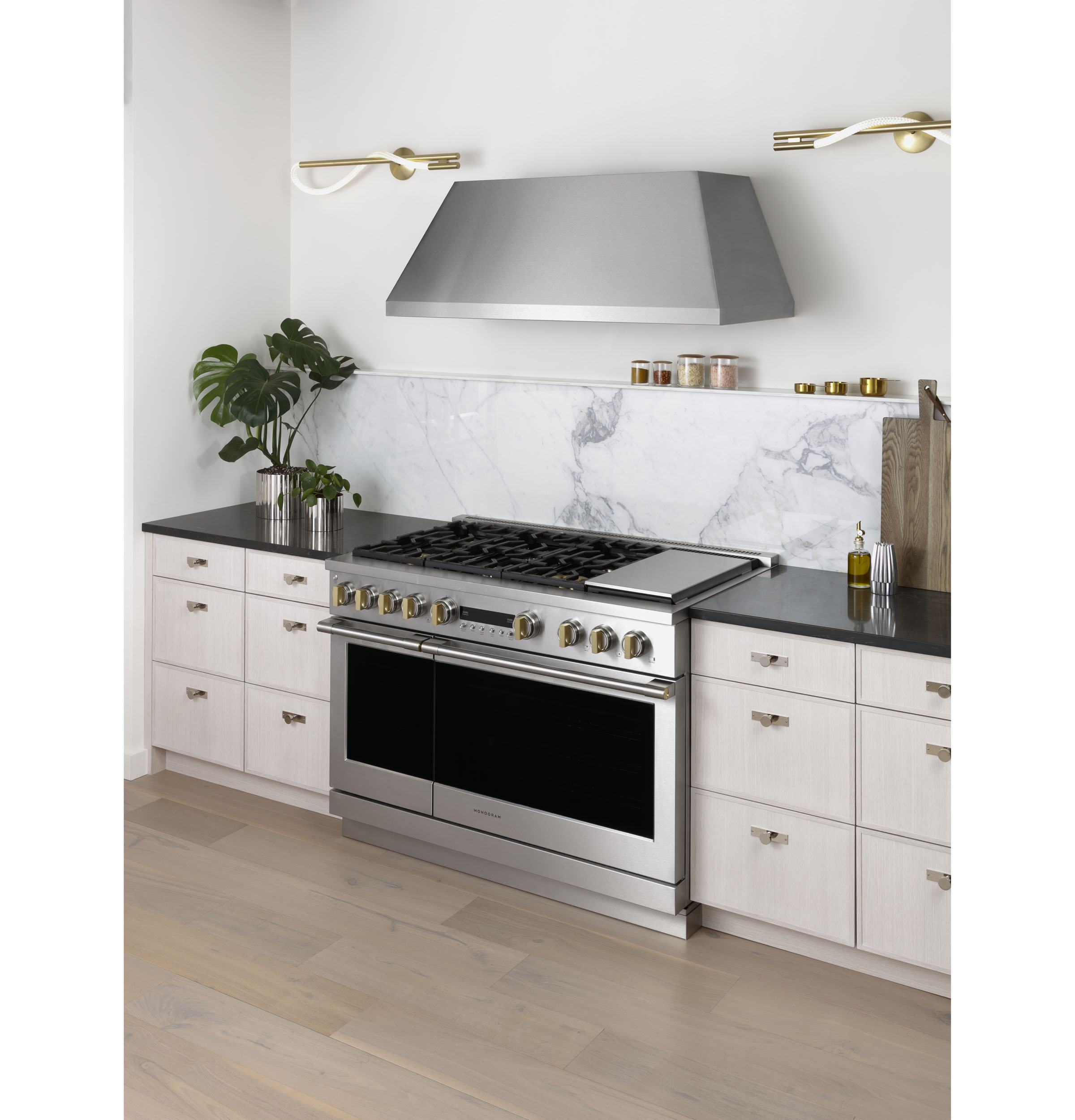 Monogram 48" All Gas Professional Range with 6 Burners and Griddle ZGP486NDTSS