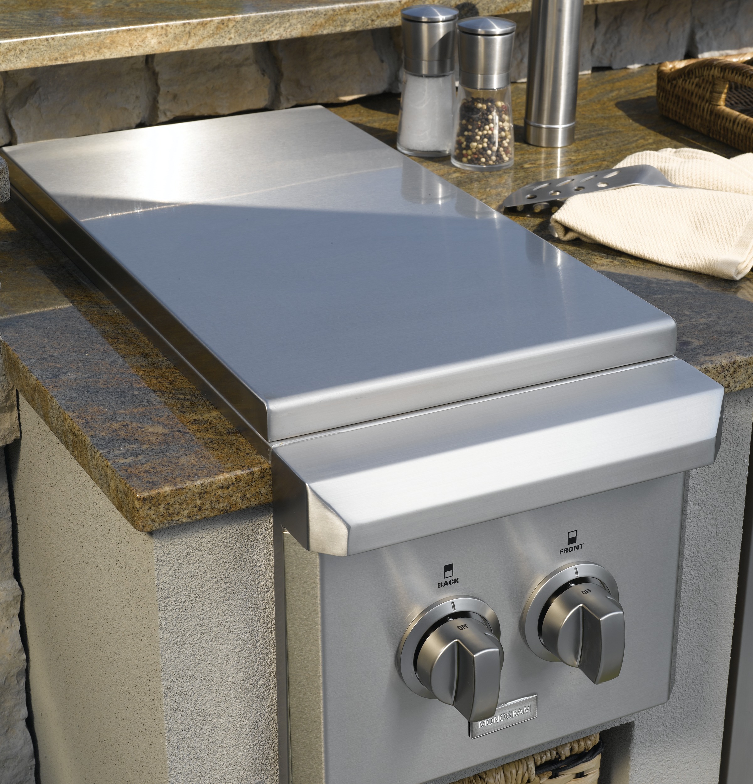 Monogram® Dual Burner Outdoor Cooktop (Natural Gas) ZGU122NPSS, product image 5 of 8