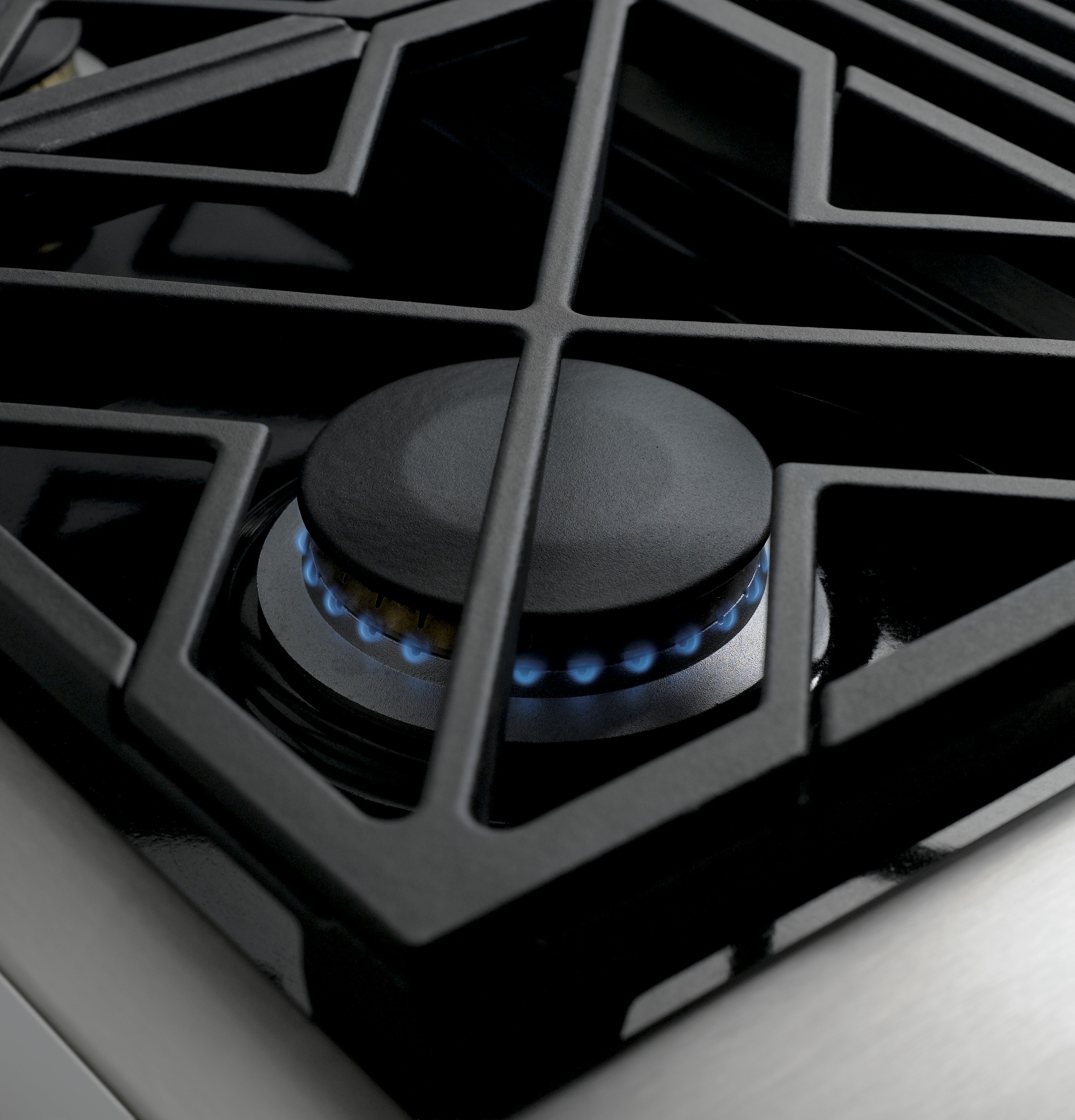 Monogram 36" Professional Gas Rangetop with 6 Burners (Natural Gas) view 3