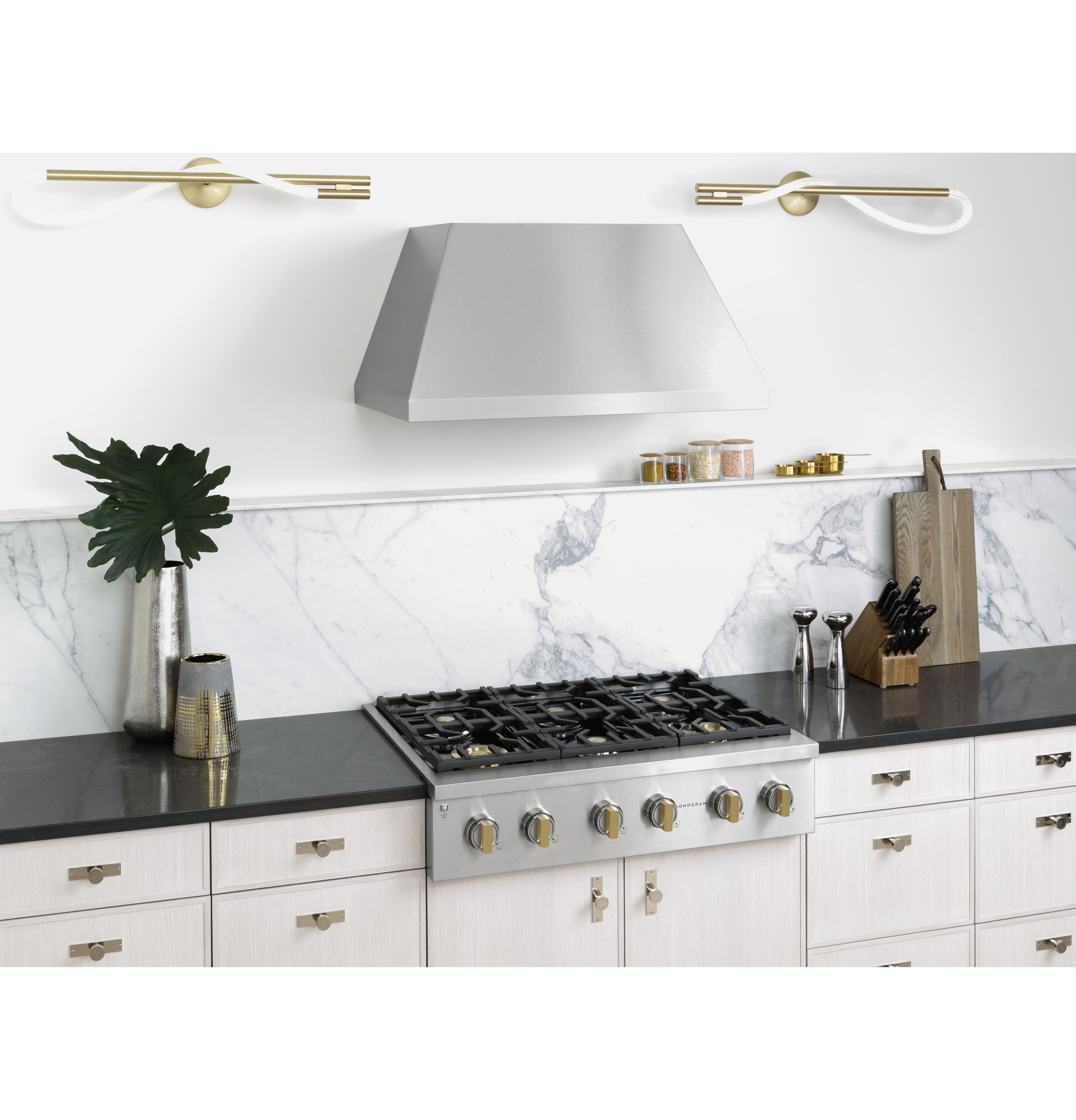 Monogram 36" Professional Gas Rangetop with 6 Burners ZGU366NTSS