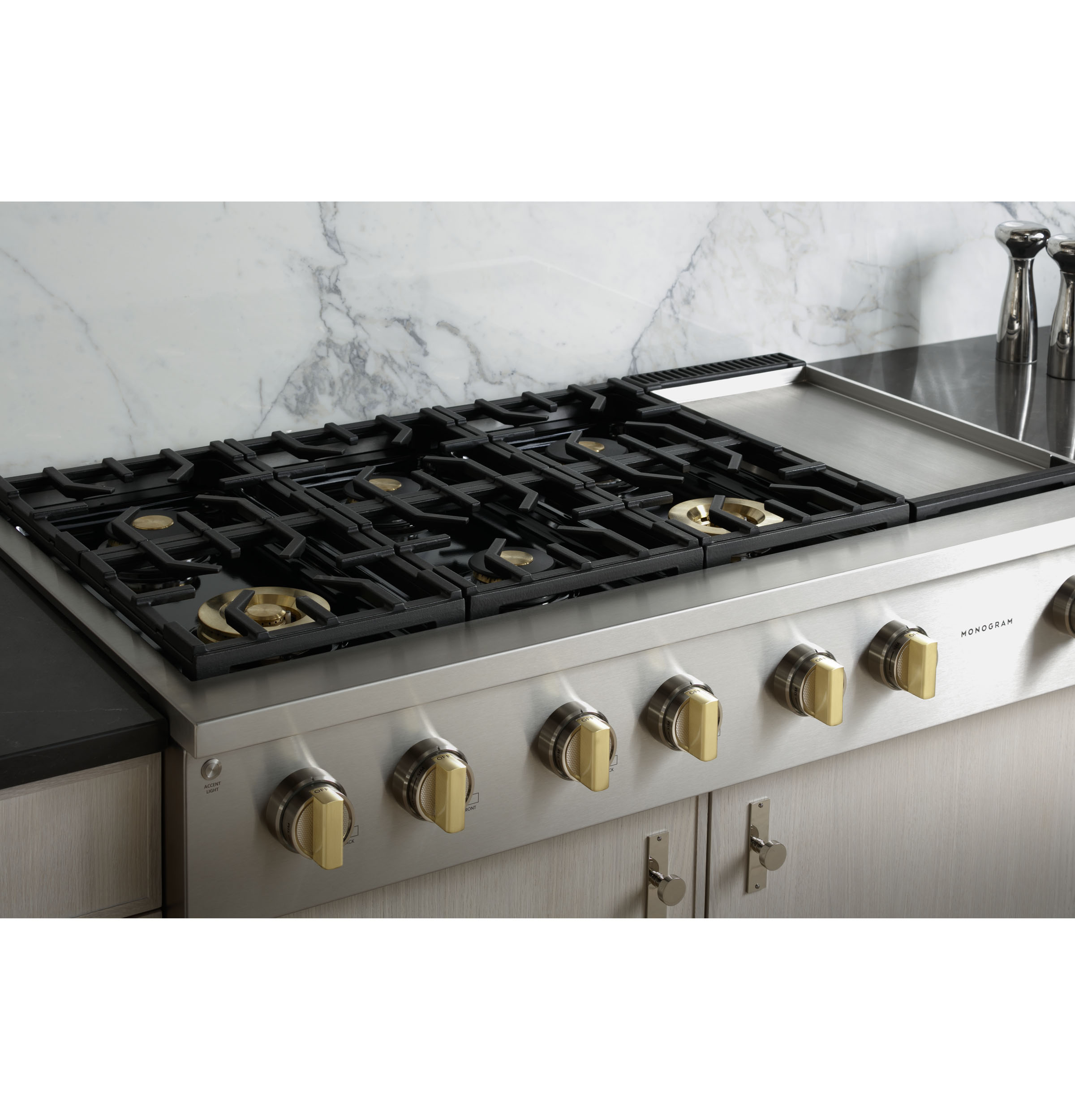 Monogram 48" Professional Gas Rangetop with 6 Burners and Griddle ZGU486NDTSS