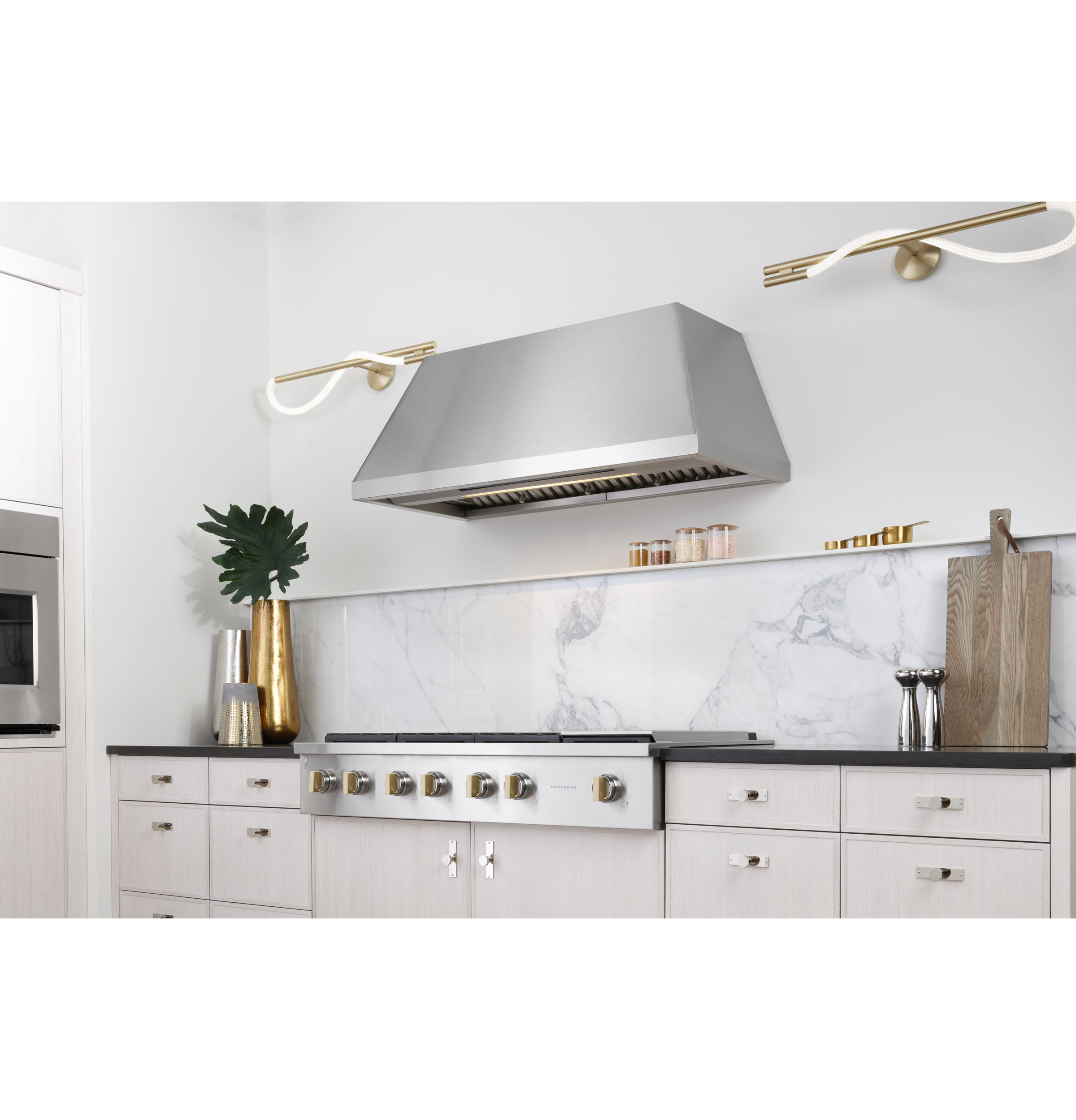 Monogram 48" Professional Gas Rangetop with 6 Burners and Griddle ZGU486NDTSS