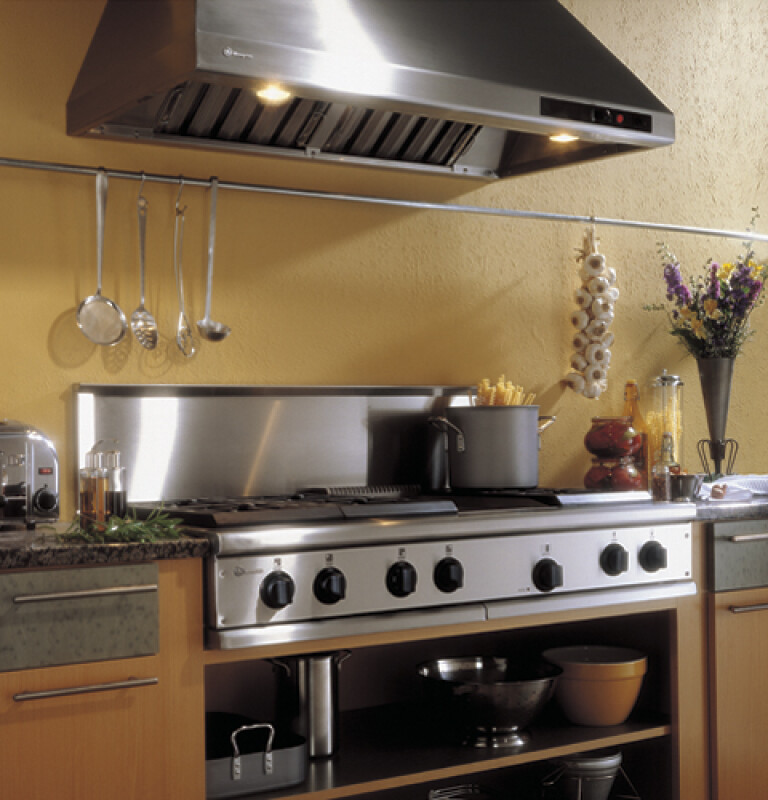 GE Monogram® 48" Professional Gas Cooktop with 4 Burners, Grill, and Griddle (Natural Gas) view 3