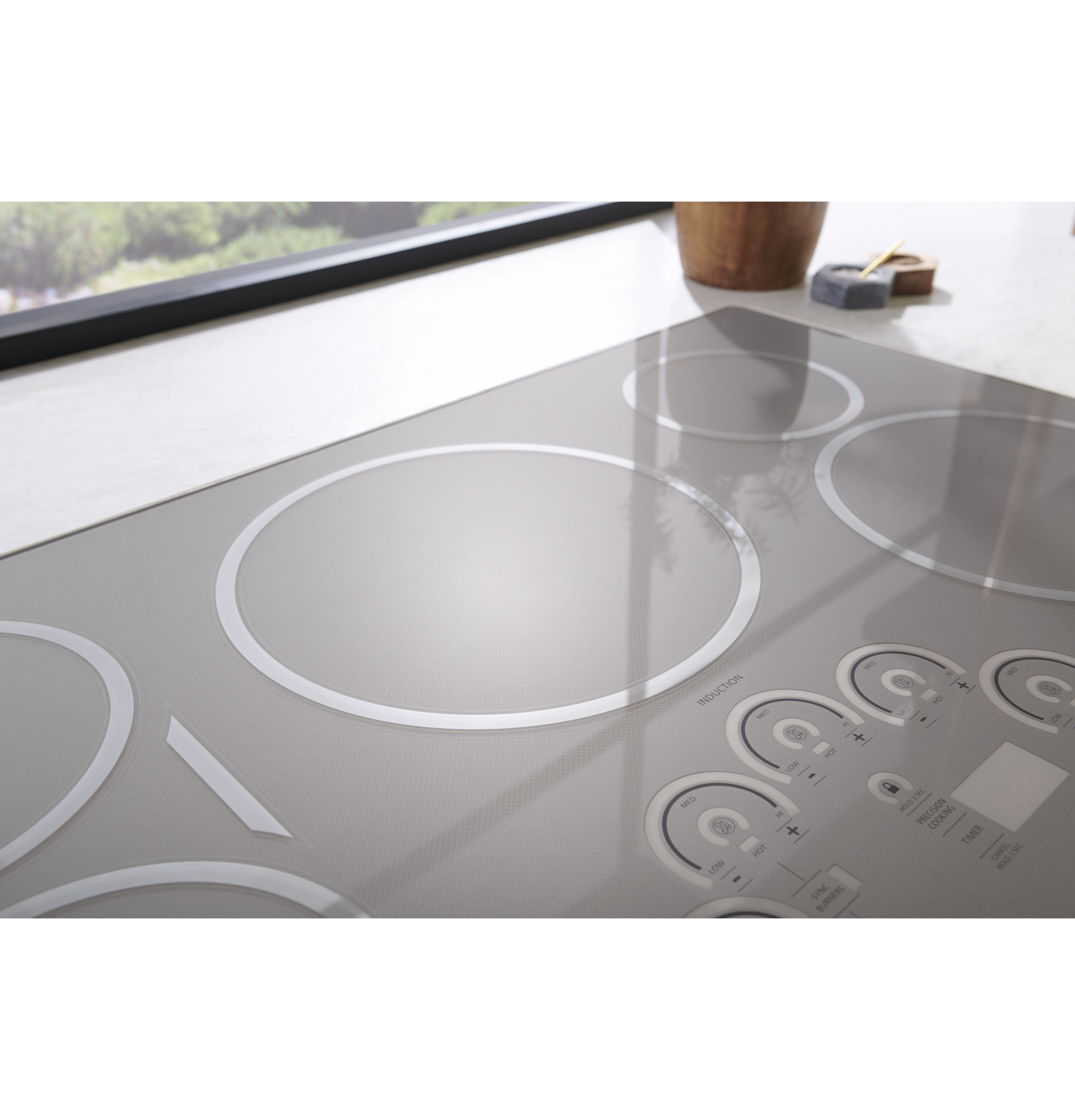 30" Induction Cooktop ZHU30RDPBB