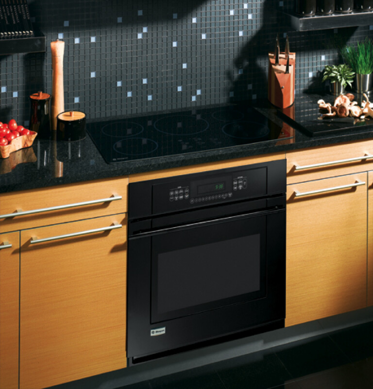 GE Monogram® 36" Induction Cooktop ZHU36RBMBB