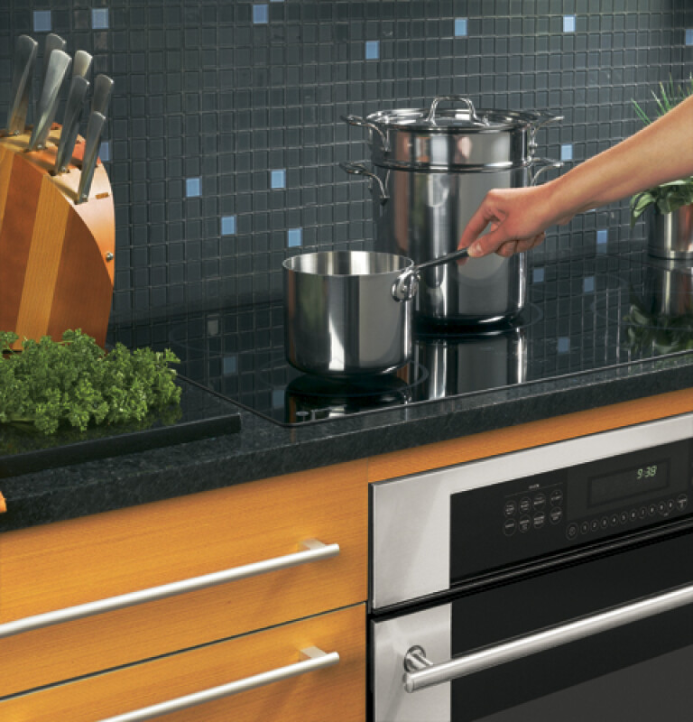 GE Monogram® 36" Induction Cooktop ZHU36RBMBB