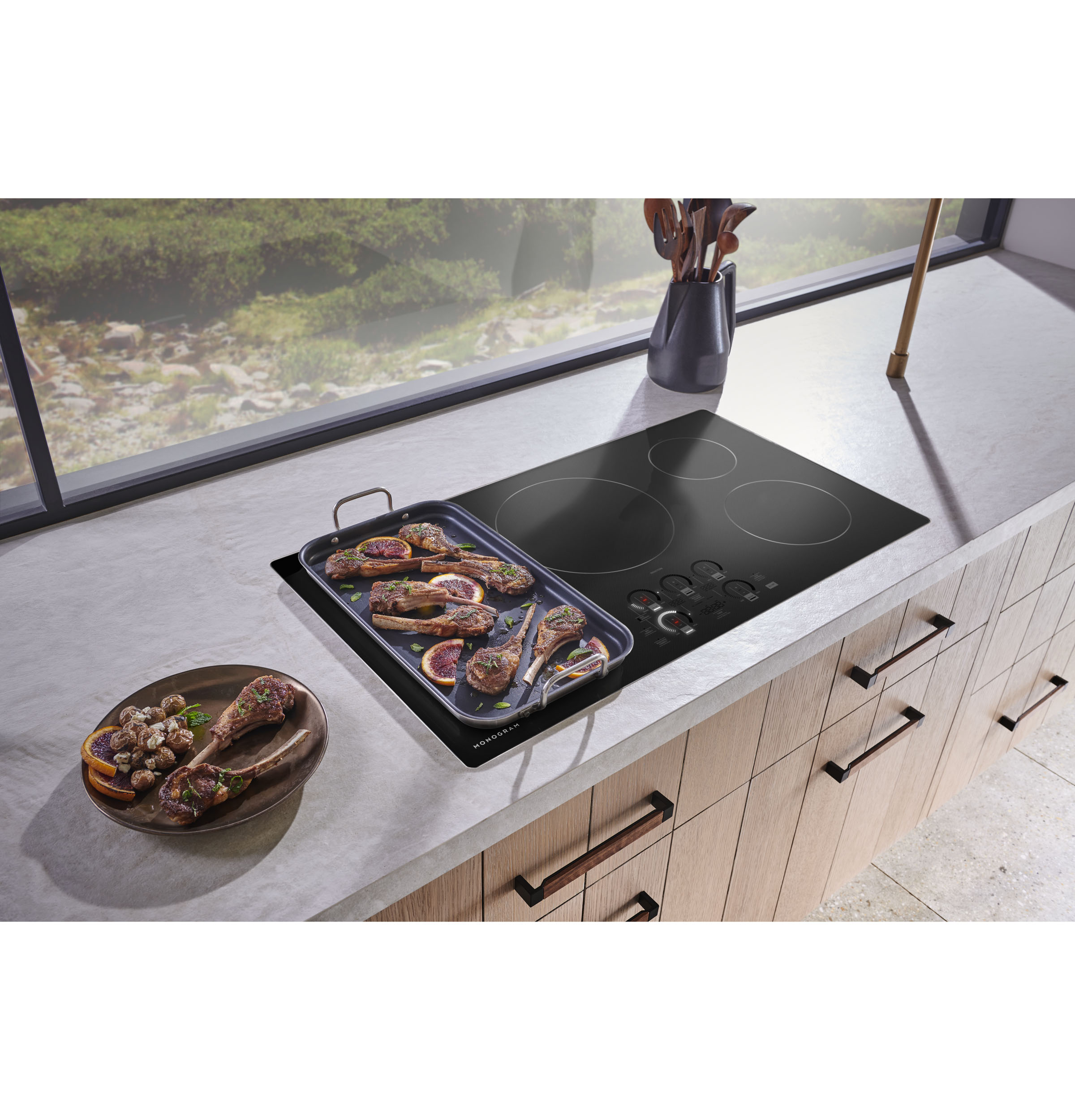 Monogram ENERGY STARĀ® 36" Induction Cooktop ZHU36RDTBB