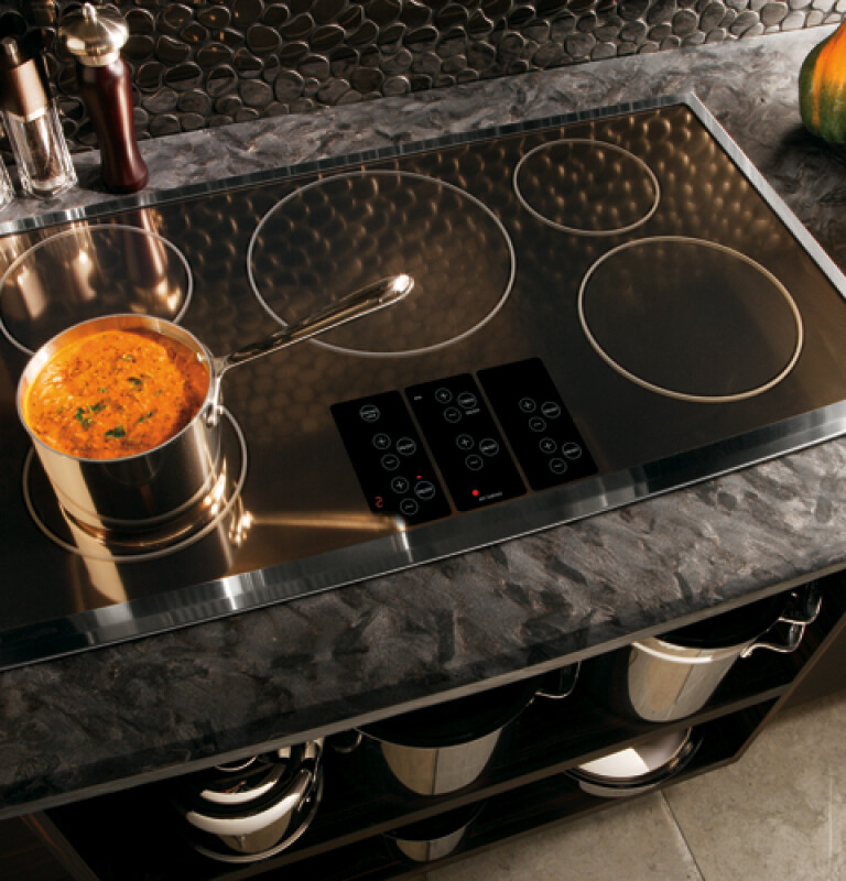 GE Monogram® 36" Induction Cooktop ZHU36RSMSS