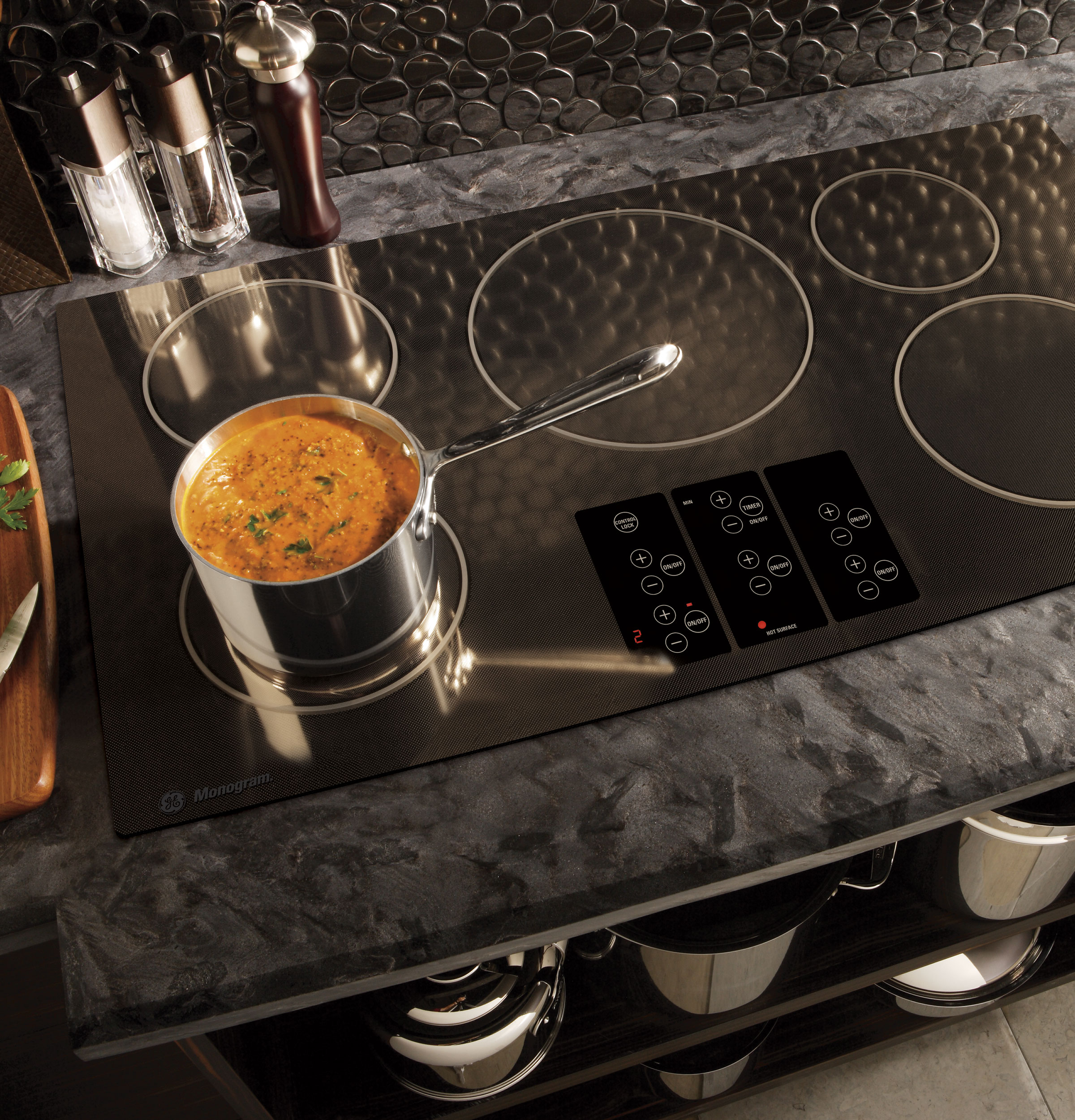 GE Monogram® 36" Induction Cooktop view 7