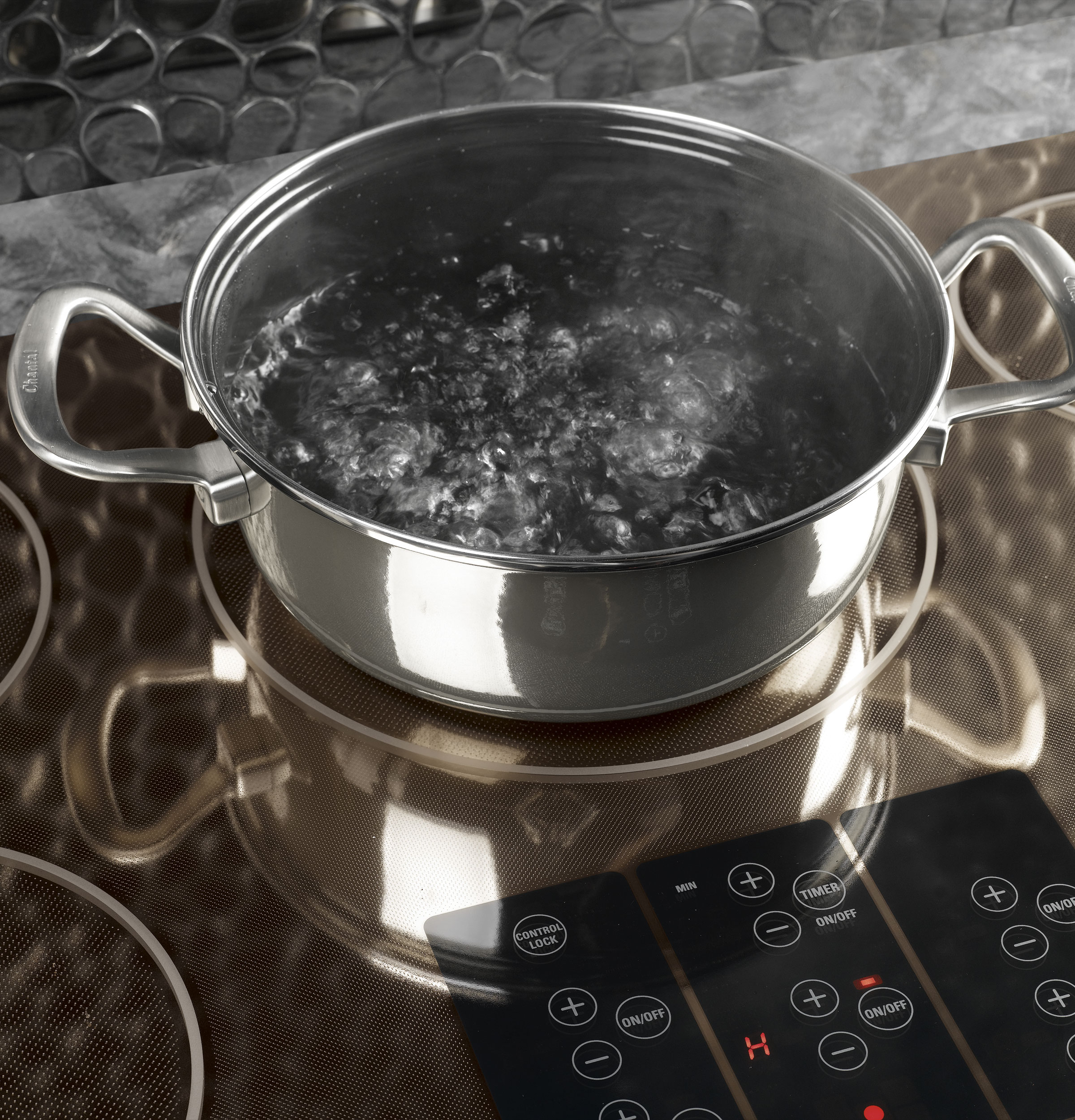 GE Monogram® 36" Induction Cooktop view 8