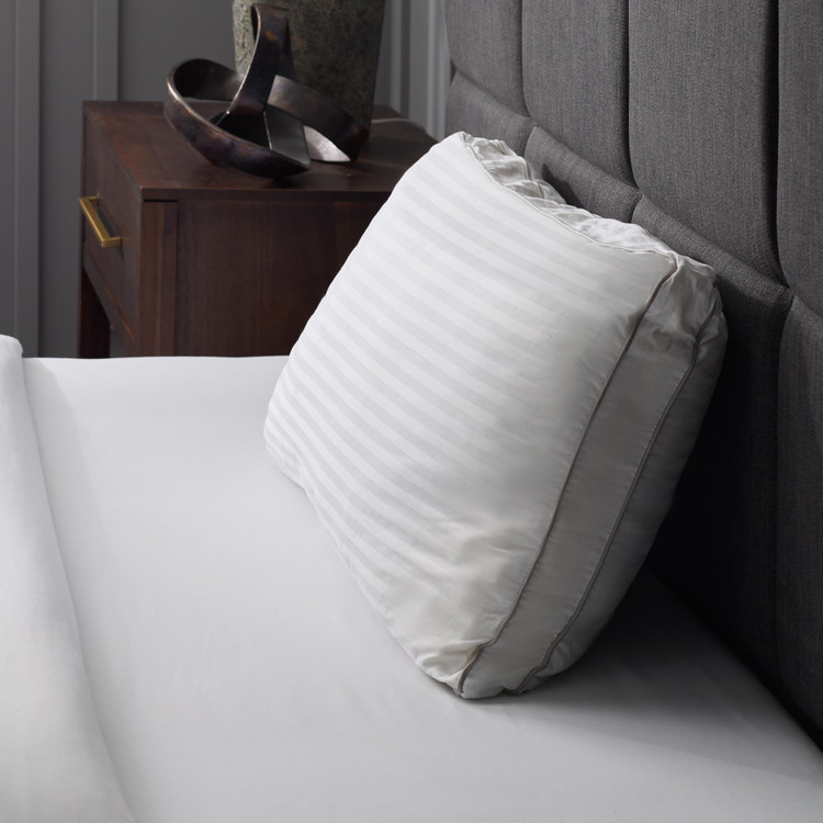 Convolution™ Pillow ZZKKX2CG